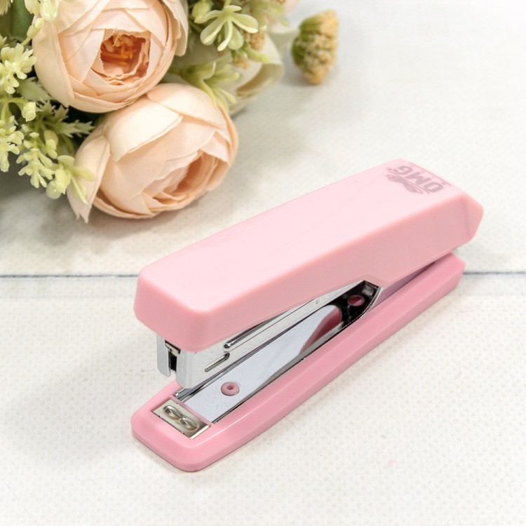 0002014/2 Степлер 11*4,5*2,5 Розовый 1/24 1/240 0002014/2 Степлер 11*4,5*2,5 Розовый 1/24 1/240