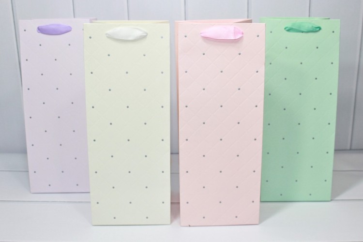 000152M	Пакет подарочный "Эксклюзив" (микс) 14*35*14 230г 1/20 1/240																			