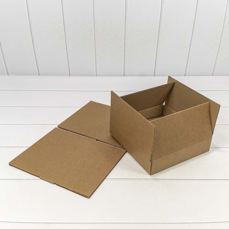 0007302 Коробка Квадратная 22,5*22,5*5 сборная из гофрокартона 1/25