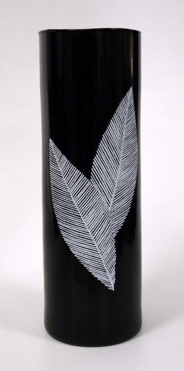 2707022024 САРАГОСА-чёрная с белым "Трубка 107"ваза Н-300 2,3л 2707022024 САРАГОСА-чёрная с белым "Трубка 107"ваза Н-300 2,3л